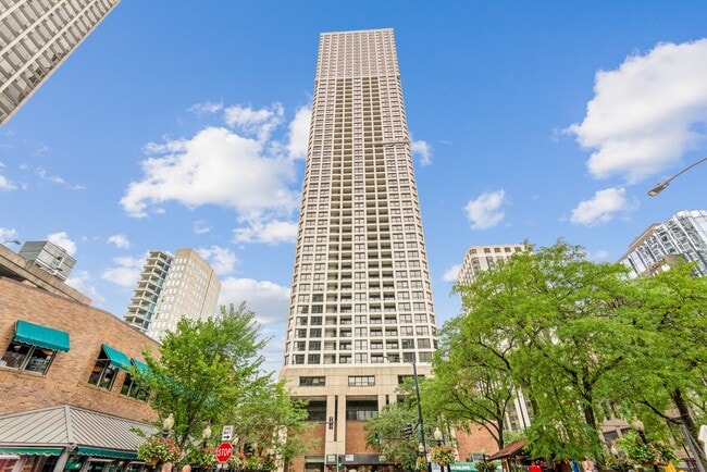 Building Photo - 1030 N State St Unit 35M Rental