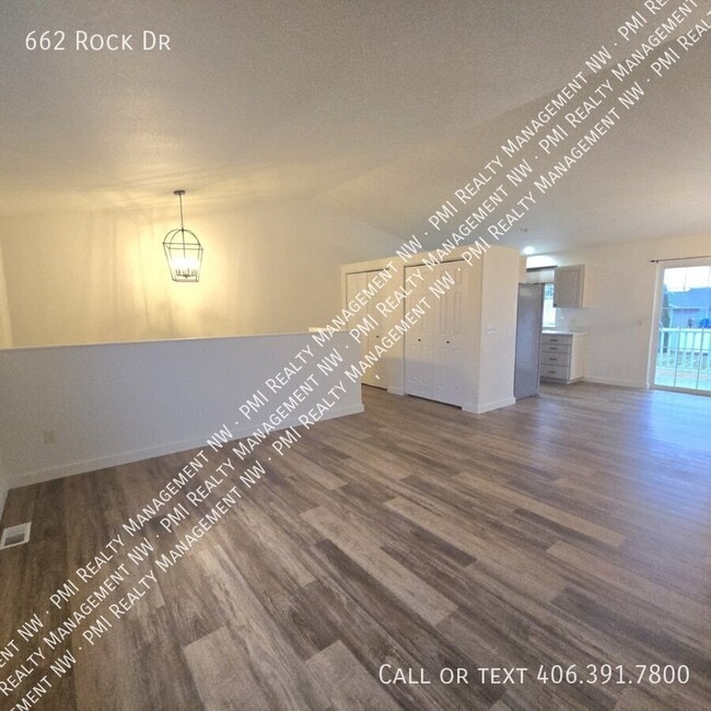 Photo - 662 Rock Dr