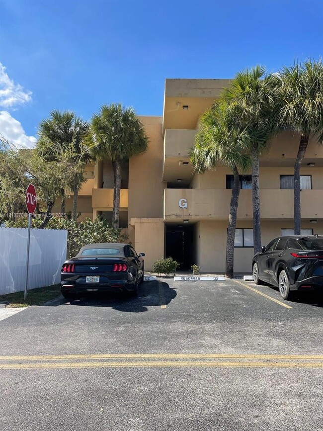 Building Photo - 8415 SW 107th Ave Unit 261W