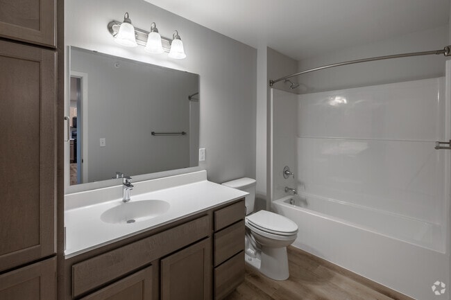 2BR, 1BA - 939SF - Bathroom