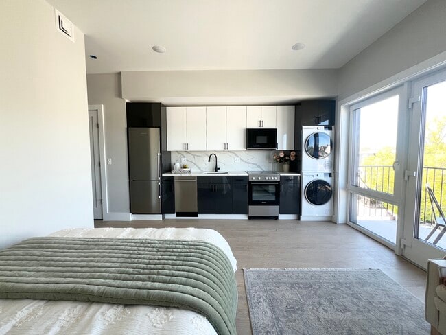 Photo - 872 Broadway