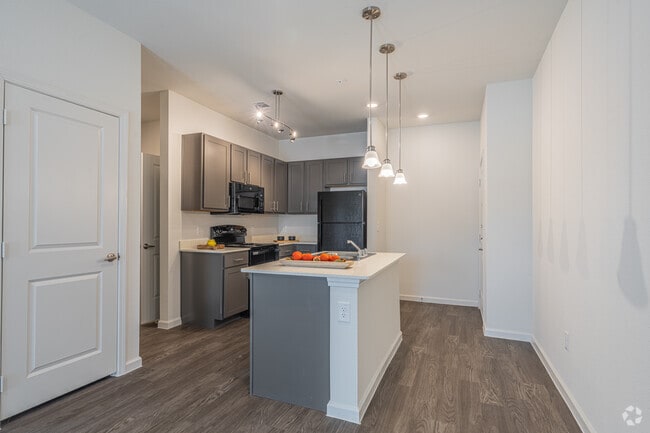 1BR, 1BA - 650SF