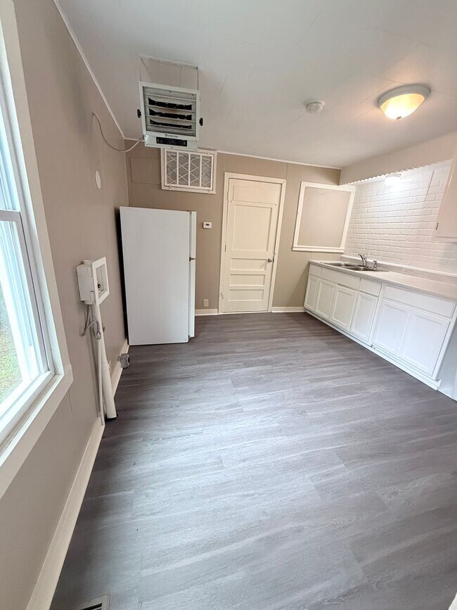 Photo - Charming 2-Bedroom Duplex in a Convenient ...