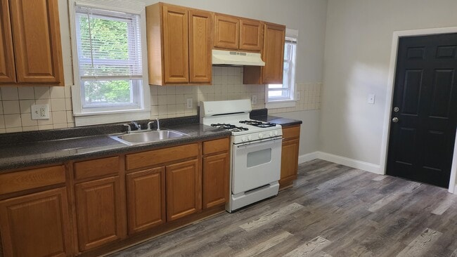 Building Photo - 235 Starr St Unit 2