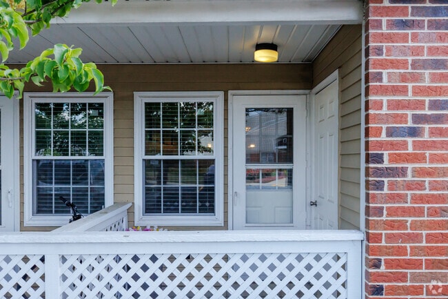 1BR, 1BA - 750SF - Balcony