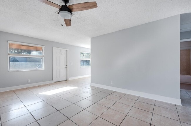 Photo - 801 NE 3rd St