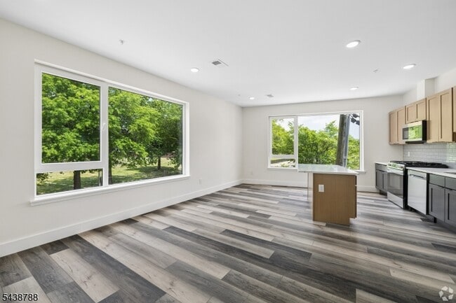 Building Photo - 448 S Orange Ave Unit 205