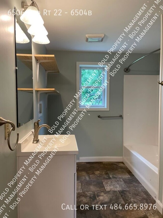 Photo - 6506 Old U.S. 22 Unidad 6504b