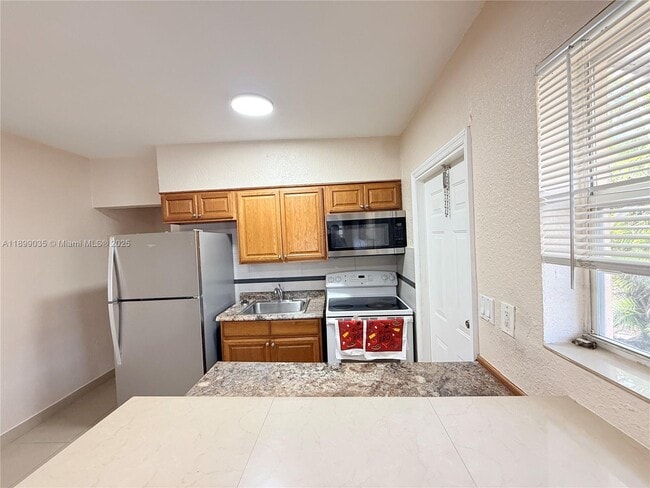 Photo - 326 NE 6th St Unidad 1-3