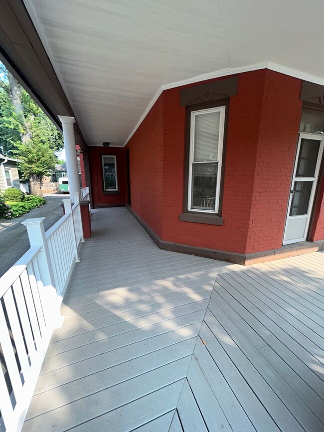 Photo - 52 Rowley St Unit 2