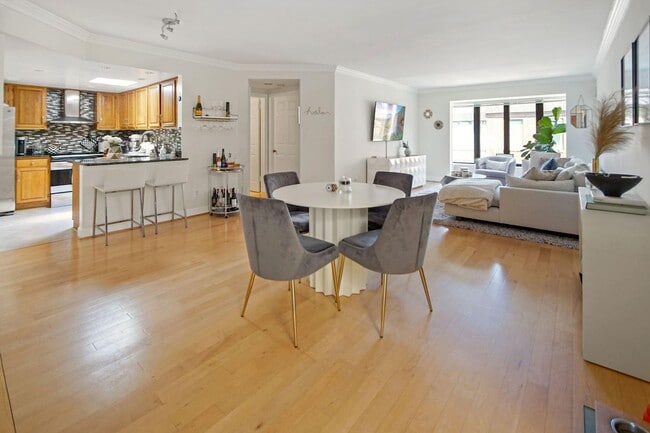 Photo - 1080 Wisconsin Ave NW