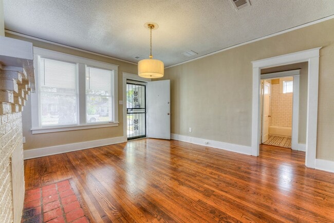 Photo - 869 Garland St
