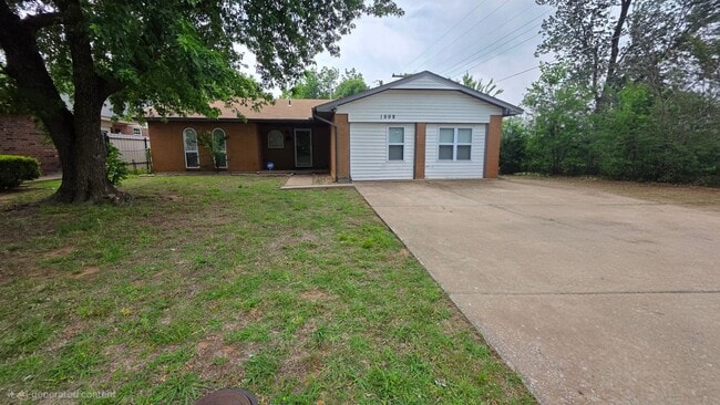 Building Photo - 3 Bed 1 bath home in MWC.