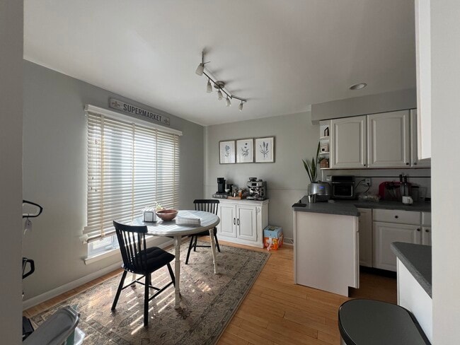 Photo - 919 Putnam Blvd