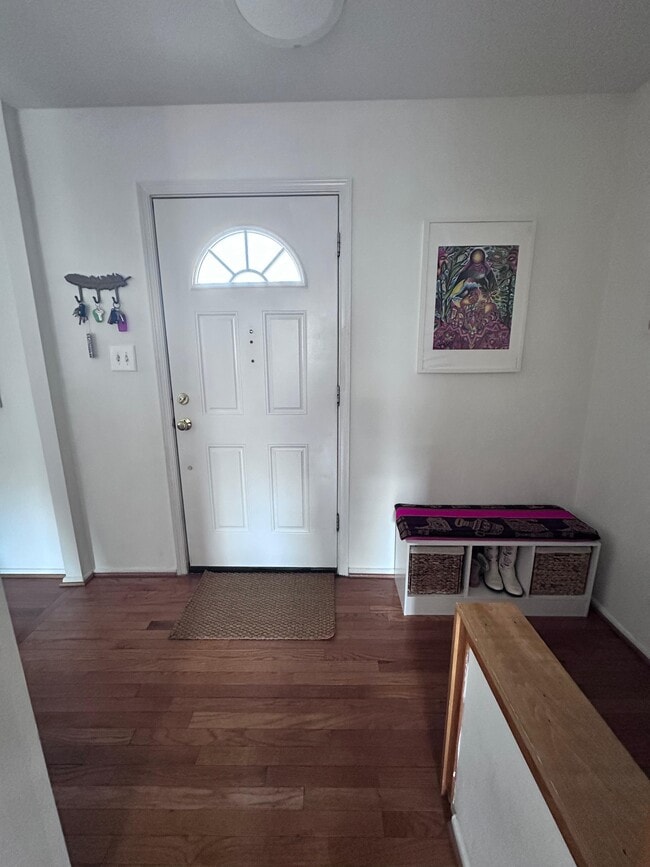 Photo - 5572 Hollins Ln