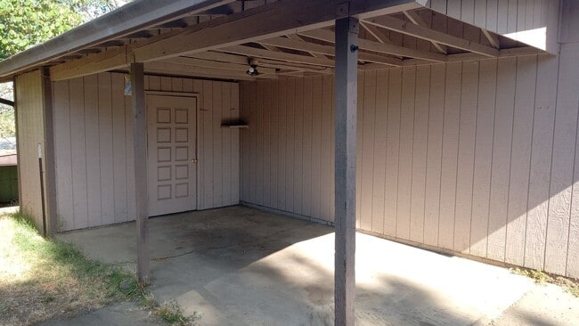 Building Photo - 251 SE Grape Ave Unit EF-0003 | 253 SE Grape Ave, Winston, OR 97496