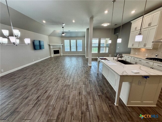 Photo - 1404 Pioneer Dr