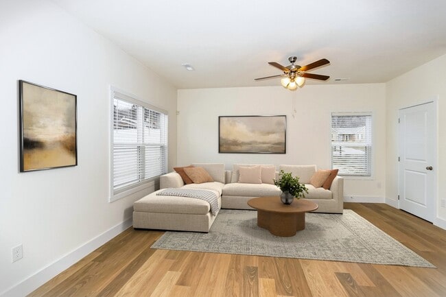 Photo - 2533 Legg Ln