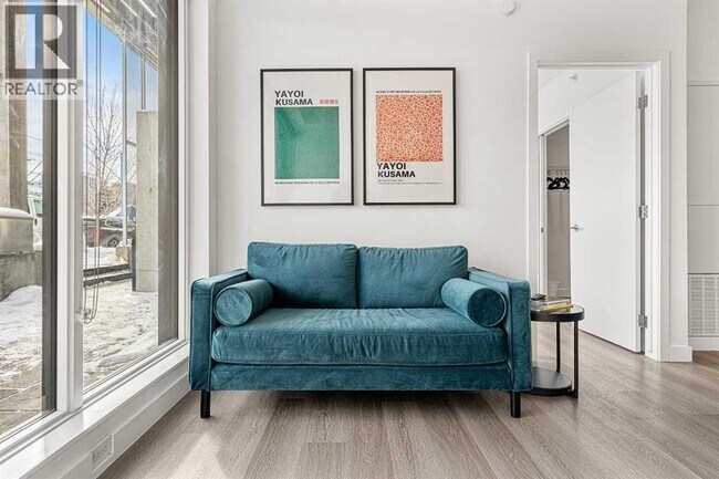 Photo - 329-39A 9a St NW