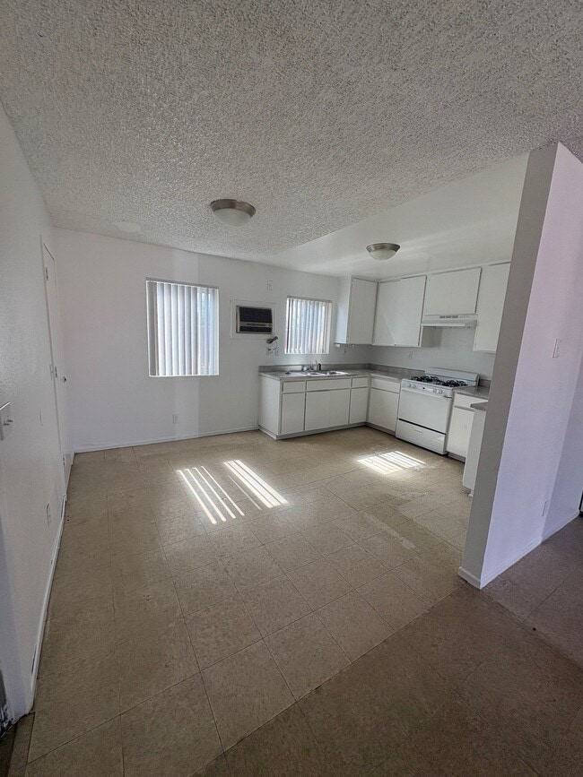 Photo - 12048 Sand Ave Unit B