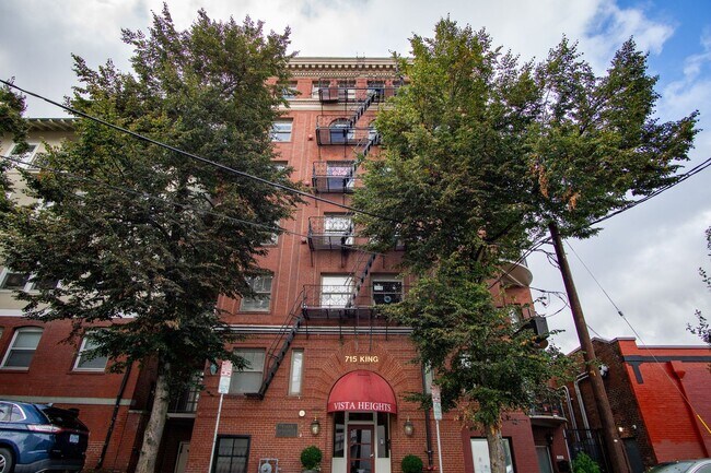 Building Photo - Classic Studio w/Vintage Charm by Washingt... Unit 07