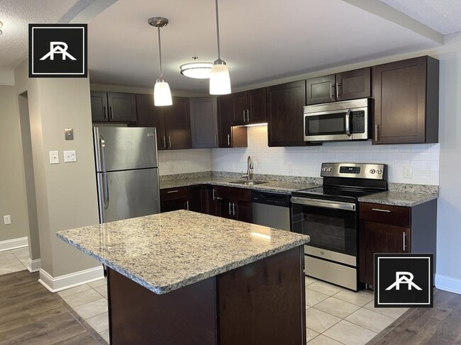 Building Photo - 2 bedroom in Brookline MA 02446 Unit 33 Rental