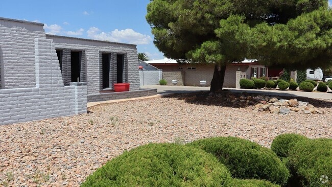 Building Photo - In Ground Pool Rental