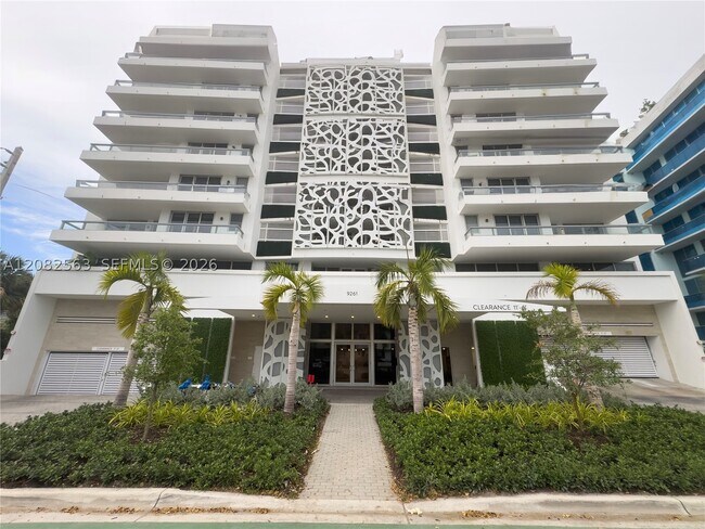 Building Photo - 9261 E Bay Harbor Dr Unit 405