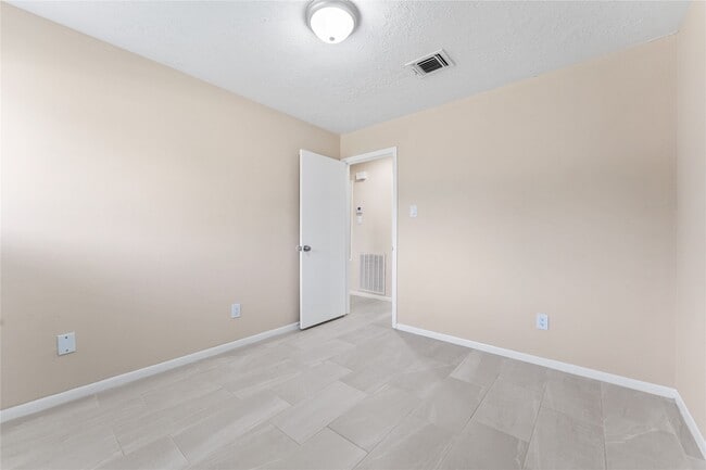 Photo - 1431 Epsilon St