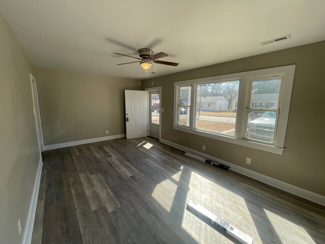 Photo - 512 Macon St S