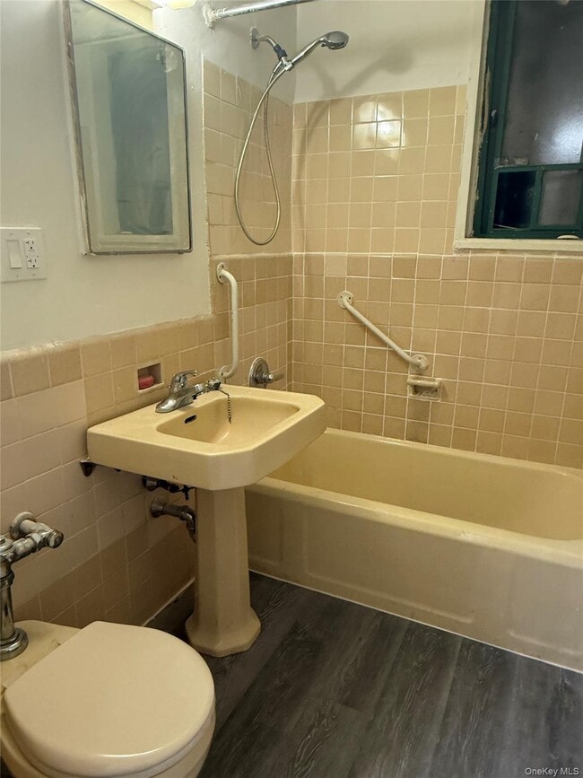 Photo - 2240 E Tremont Ave Unit 4B