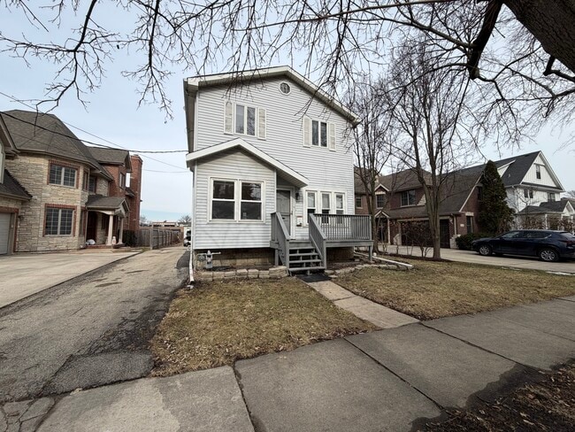 Building Photo - 215 Fuller Rd