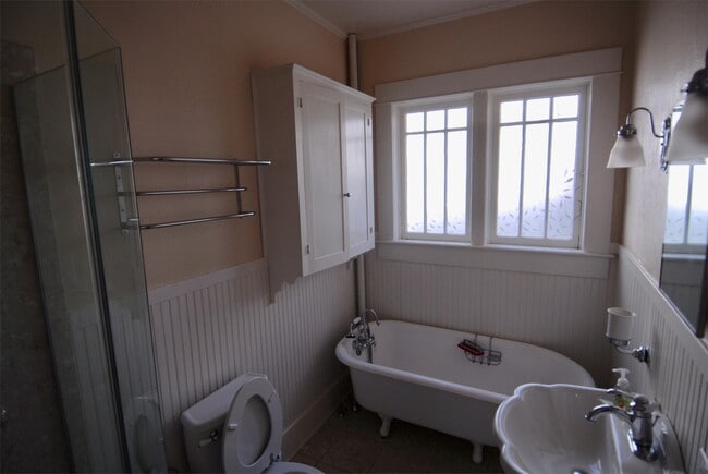 Photo - 330 Rollston Ave