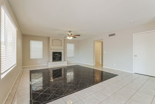 Photo - 177 W Shamrock St