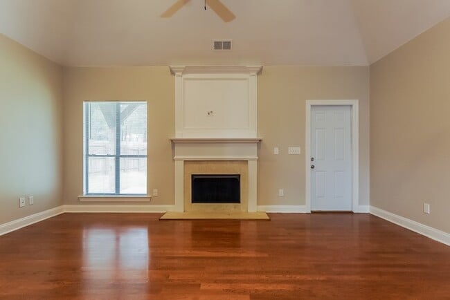 Photo - 5509 Timber Leaf Trail