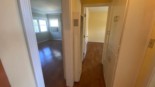 11662 Chandler Blvd Unit B