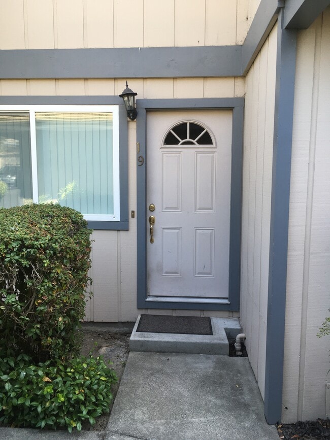 Front door - 2129 Ascot Dr Unit 19