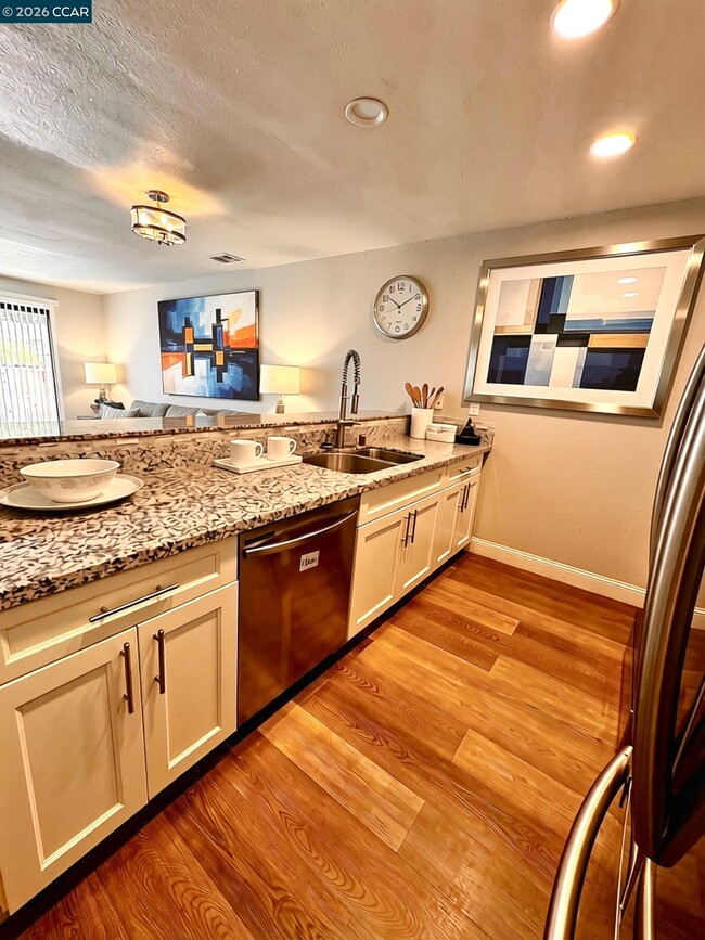 3092 Peppermill Cir
