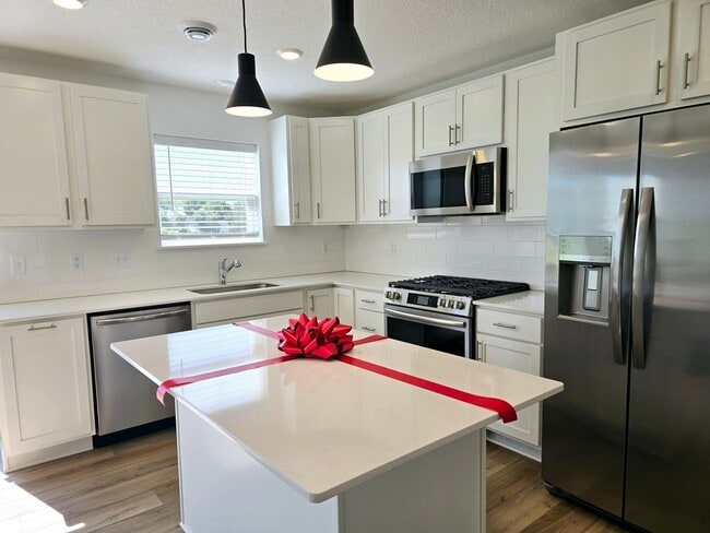 Photo - 1103 Middlefield Rd