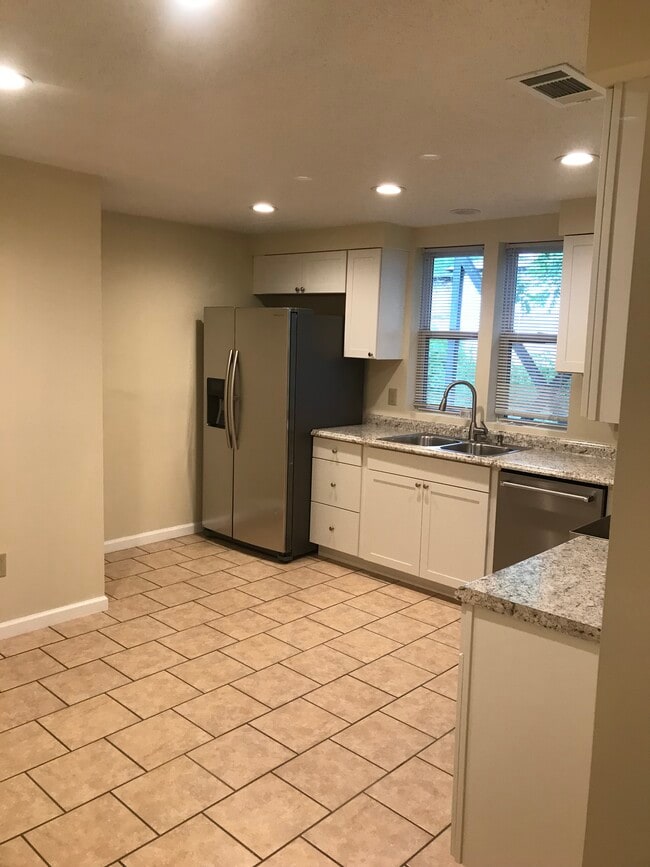 Photo - 201 W Locust St Unit 201 West Locust Street