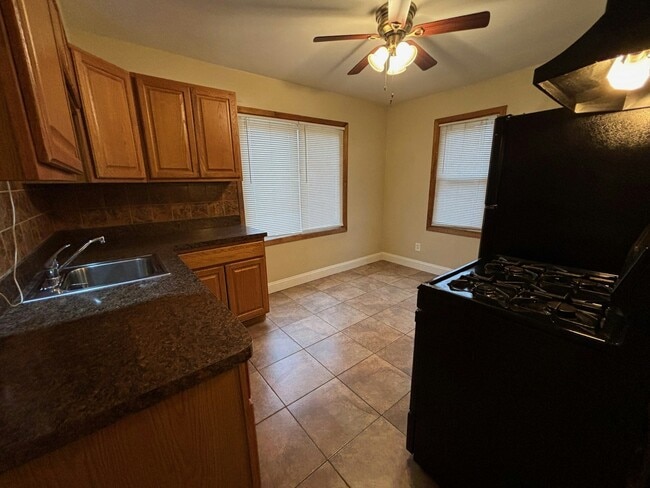 Photo - 920 E Mapledale Ave