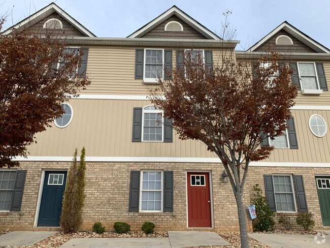 Building Photo - 3 Level Townhome in Campbell County-Near A...