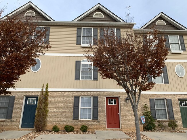 3 Level Townhome in Campbell County-Near A... - 3 Level Townhome in Campbell County-Near A...