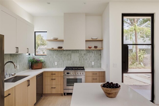 Photo - 2206 Holly St