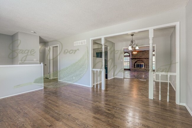 Photo - LOTS OF NATURAL SUNLIGHT!!!