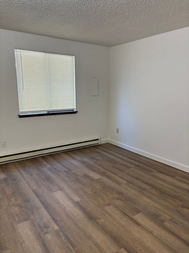 Photo - MP81 - 6113-6117 N. Addison St. Unit 6115