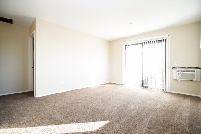 Photo - 1597 Walbridge Ave Unit 2