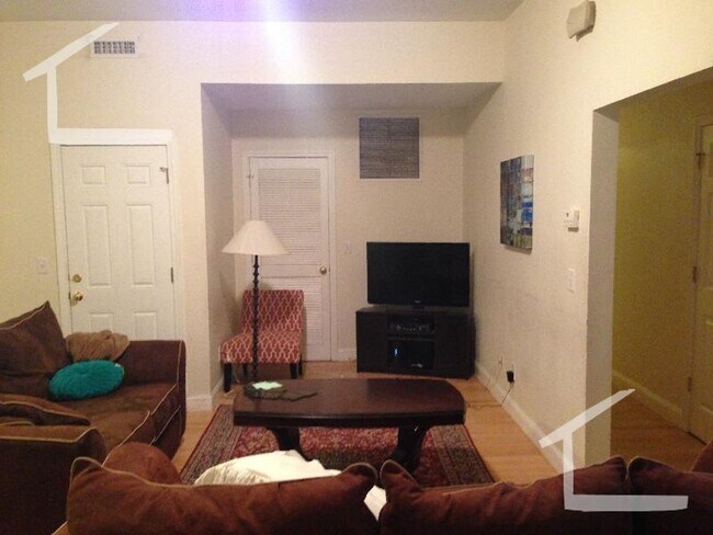 Building Photo - Huge BU South Campus 4 Bed/2 Bath on St. Mary's. Available September 1st, 2026