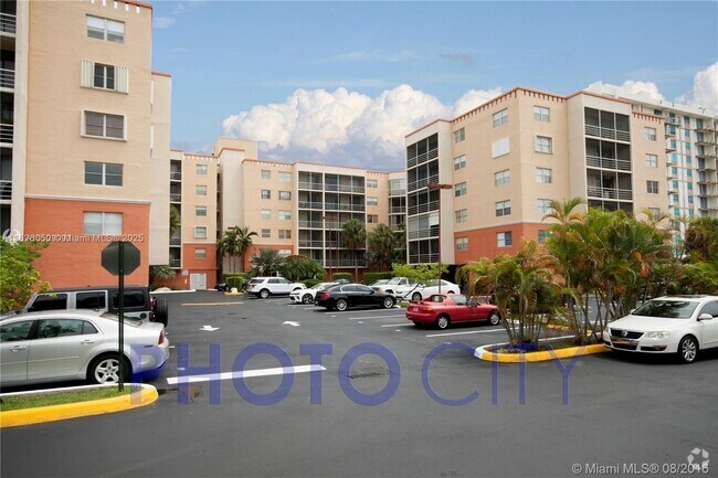 Building Photo - 2821 N Miami Beach Blvd Unit 2E Rental