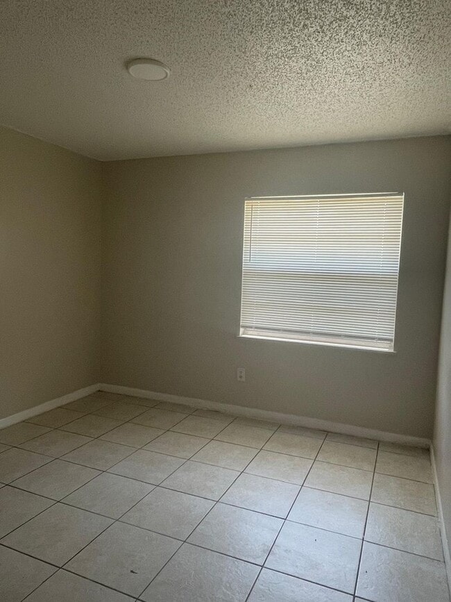 2221 Leo Dr Unit 2221 B